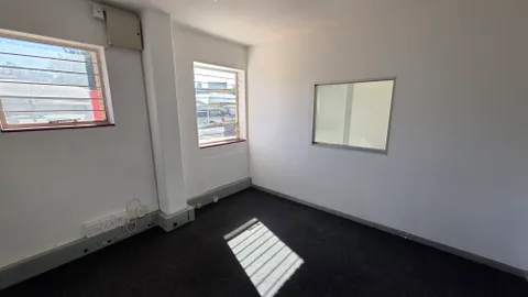 Knightsgate Industrial Park, 2 Jonas Rd, Germiston has a 566m² Industrial Unit Available To Let (15)